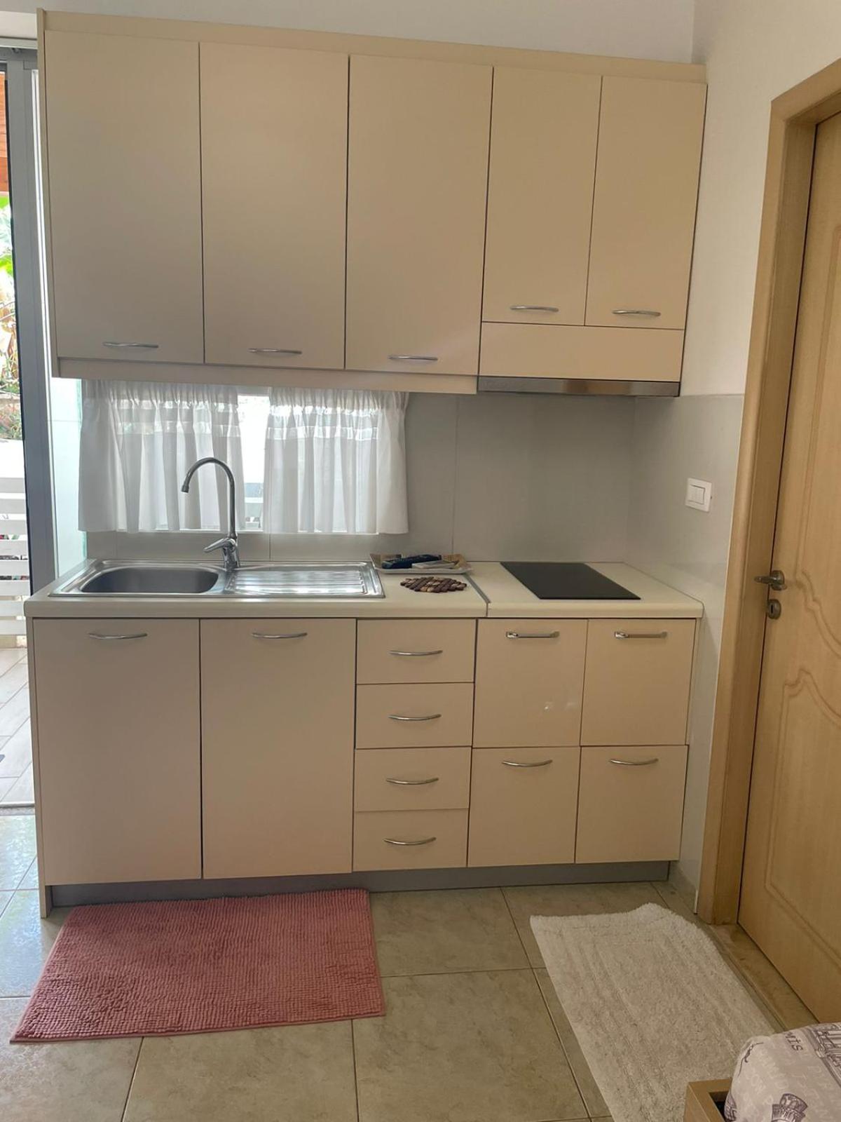 Olive Tree Hotel Sarande Bagian luar foto