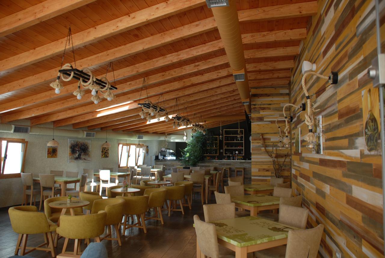 Olive Tree Hotel Sarande Bagian luar foto