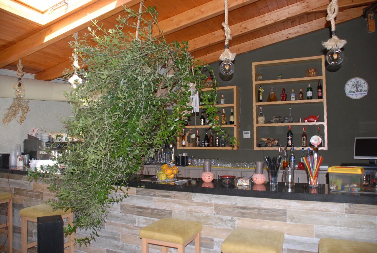 Olive Tree Hotel Sarande Bagian luar foto